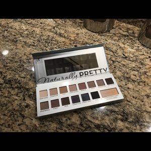 it Cosmetics Naturally Pretty Celebration Palette